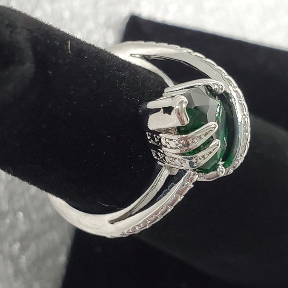 Ring - Picture 3 of 3